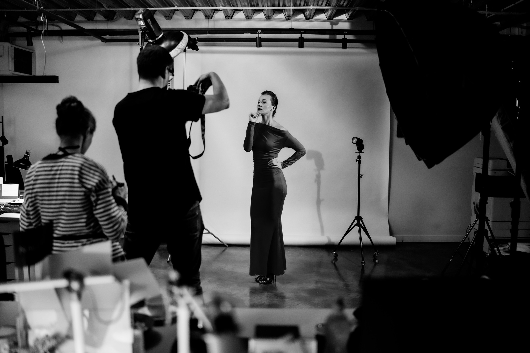 Skats no Latvijas Nacionālā teātra izrādes "Viss par Ievu" reklāmas attēlu tapšanas // Foto – Rolands Laguns